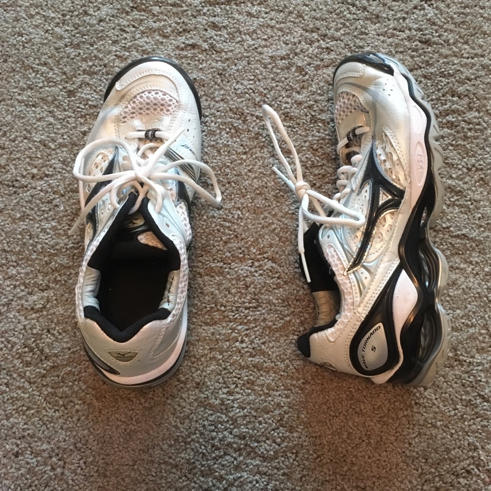 Women’s Mizuno Wave Tornado 5 volleyball shoes